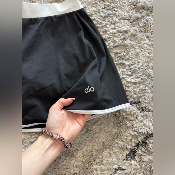 2pcs Alo Yoga Steamlined skirt and top set size S black with white edges - Picture 7 of 12